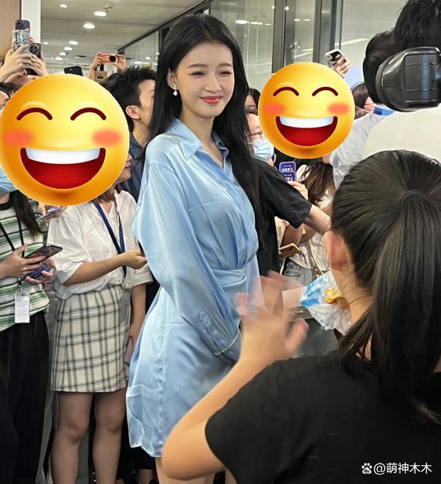 孙怡穿露脐装带娃逛街,女儿6岁已过母亲腰,颜值像董子健