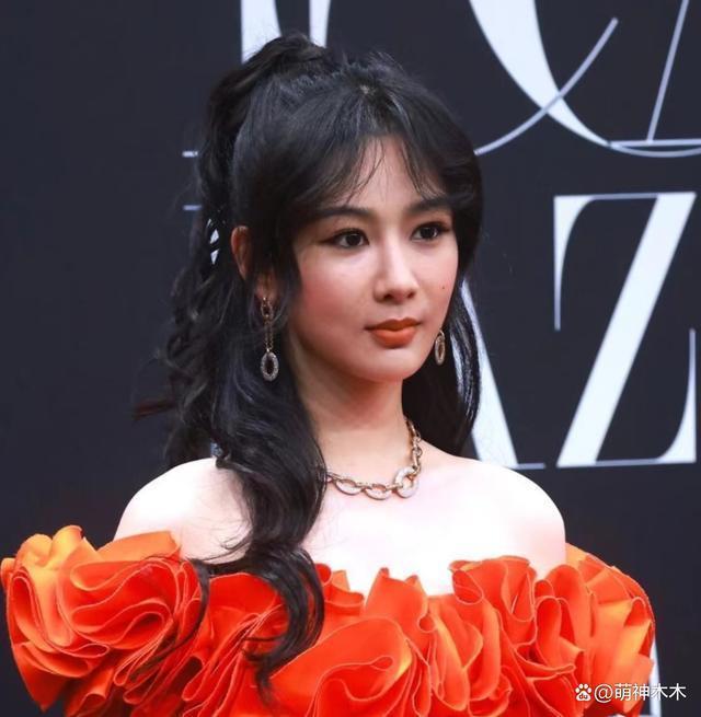 杨紫回应颜值质疑，否认只演绝世大美女，吐槽“为黑而黑”