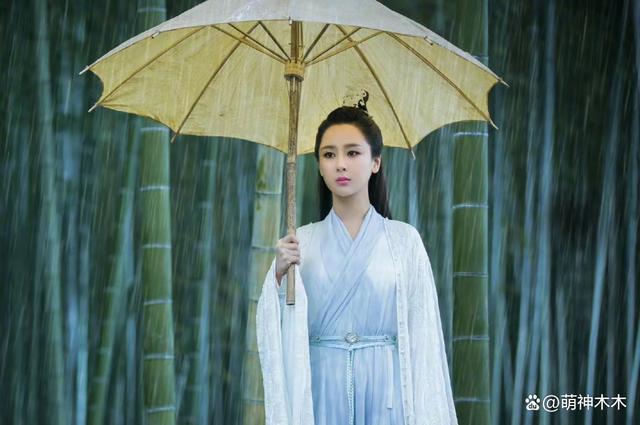 杨紫回应颜值质疑，否认只演绝世大美女，吐槽“为黑而黑”