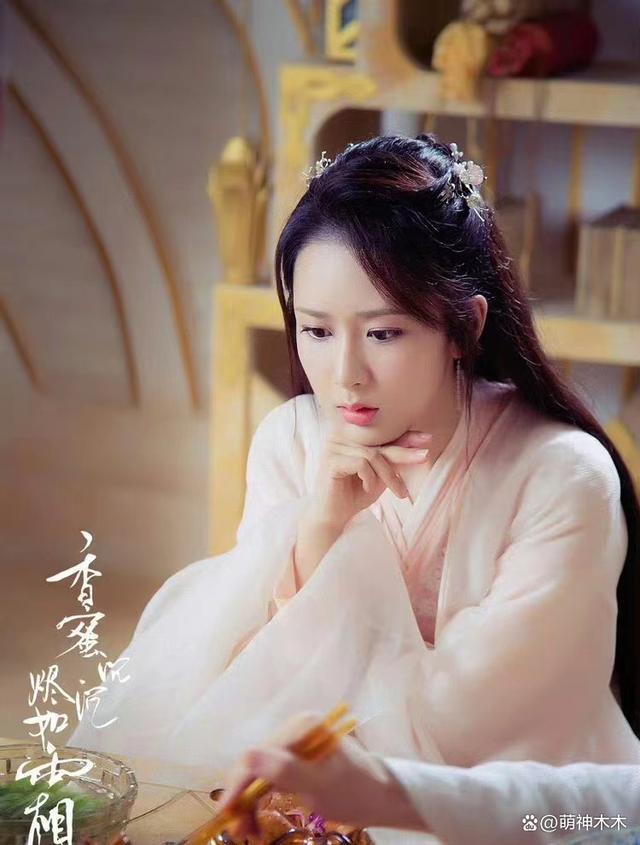 杨紫回应颜值质疑，否认只演绝世大美女，吐槽“为黑而黑”