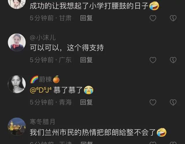 郎朗现身兰州捐赠15台钢琴 被一群领导簇拥引争议