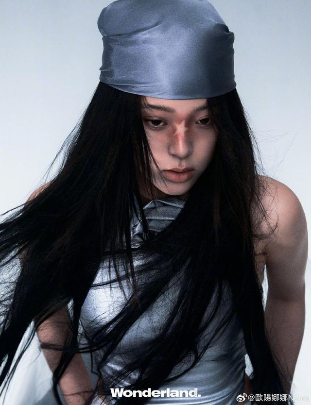 欧阳娜娜繁星大片曝光 造型前卫秀性感野生之美