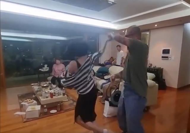 小S与具俊晔家中热舞 气氛欢快笑容不断