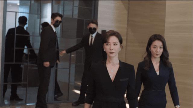 一个眼神吊打全场，她到底多狠？