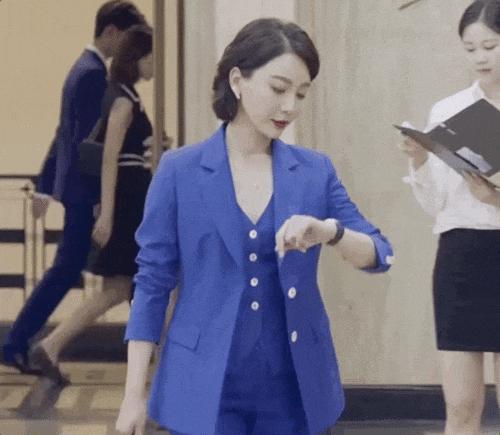 一个眼神吊打全场，她到底多狠？