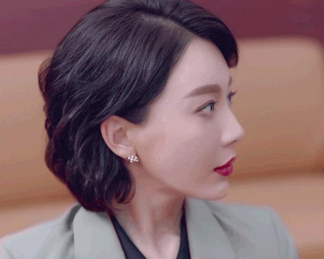 一个眼神吊打全场，她到底多狠？