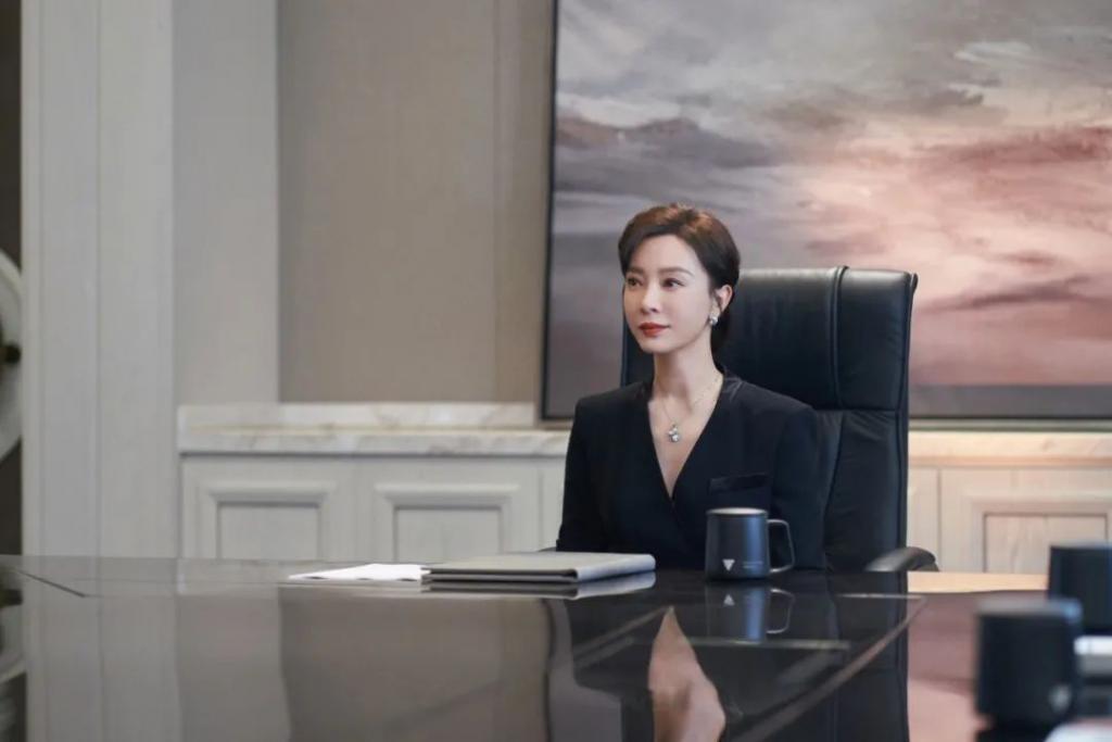 一个眼神吊打全场，她到底多狠？