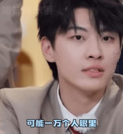 好久不见何洁了，她孩子都这么大了？