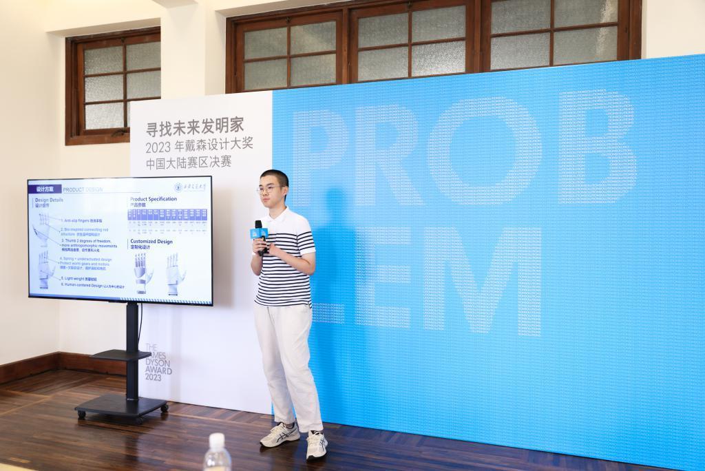 戴森的创新公式：「发现」问题，「发明」未来