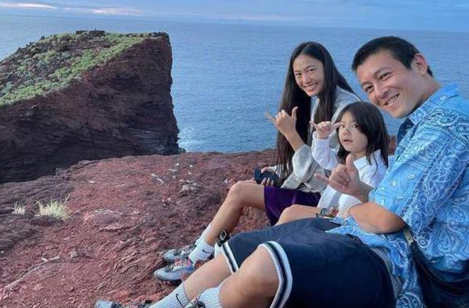 陈冠希带女儿逛街被偶遇：6岁Alaia大长腿好抢眼