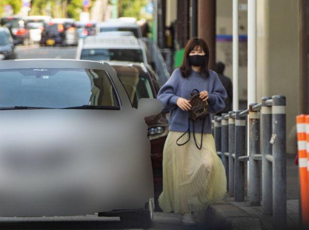 法院强制执行后，福原爱表情憔悴现身鞠躬致歉，祈求一切平安