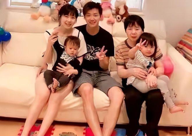 法院强制执行后，福原爱表情憔悴现身鞠躬致歉，祈求一切平安