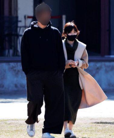 法院强制执行后，福原爱表情憔悴现身鞠躬致歉，祈求一切平安