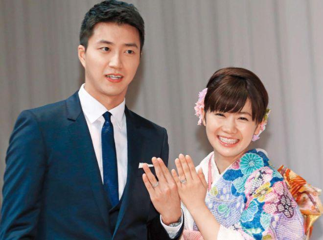 法院强制执行后，福原爱表情憔悴现身鞠躬致歉，祈求一切平安