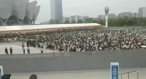 刚出的新瓜，真的让人无比震惊啊……