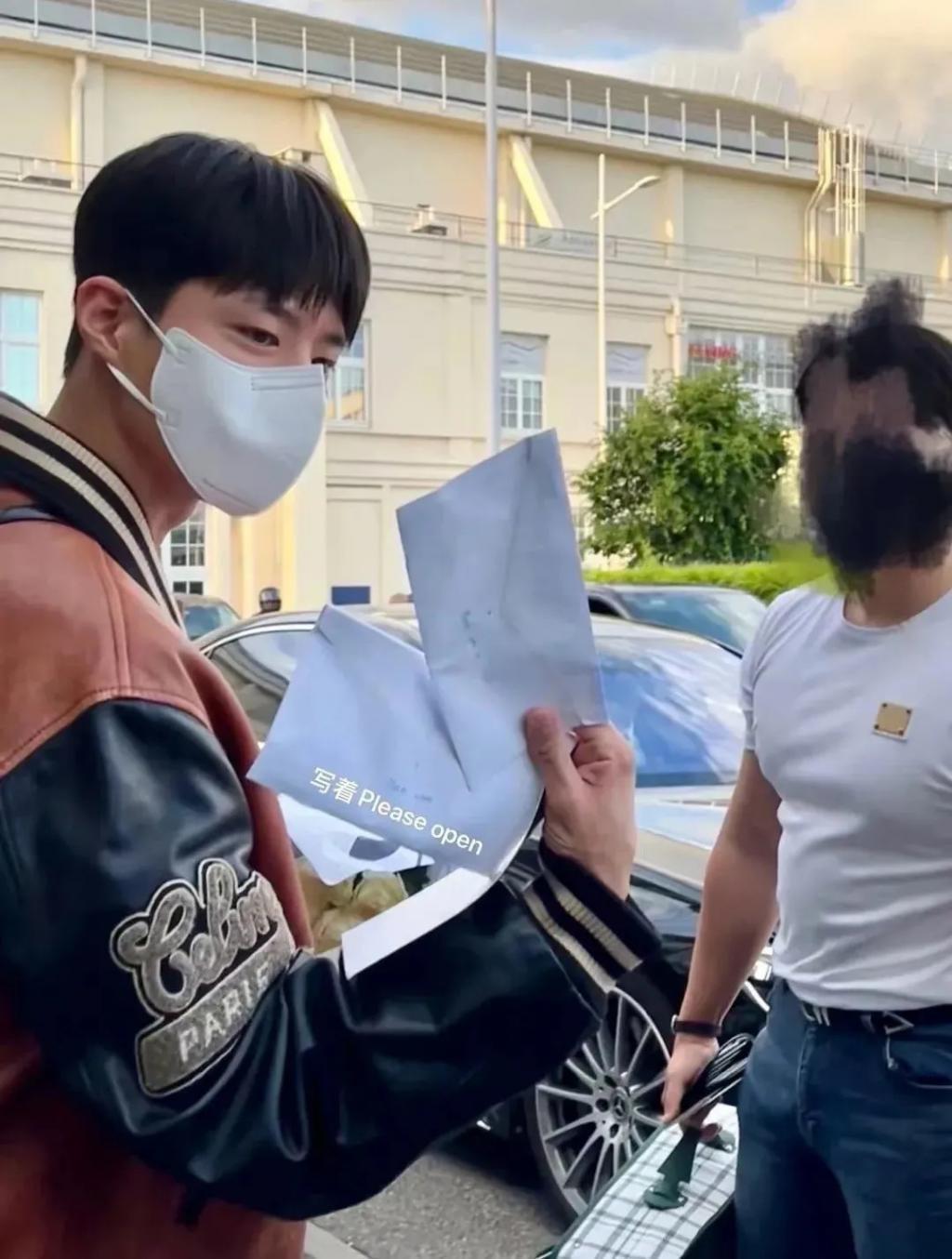 顶流女星官宣恋情却被嘲“倒贴”？大家为啥都爱姐姐独美