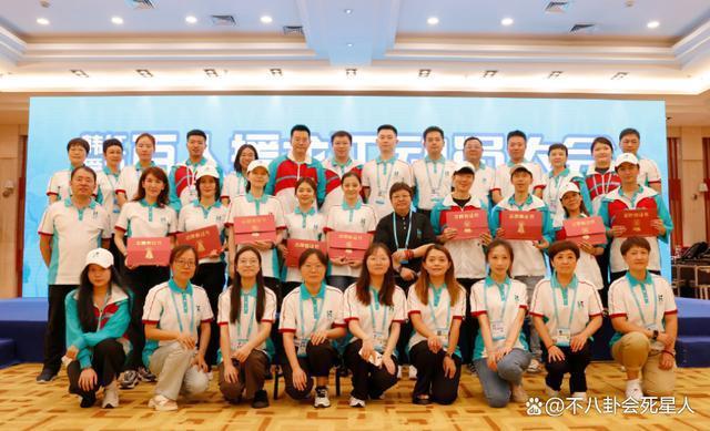 同样是办慈善基金会：黄晓明号召明星捐款，韩红亲力亲为