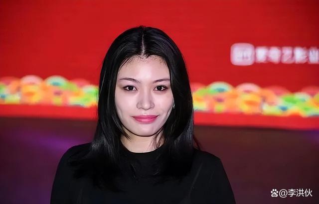 又变脸？葛荟婕再骂汪峰登上热搜：赖上了，就要骂他一辈子