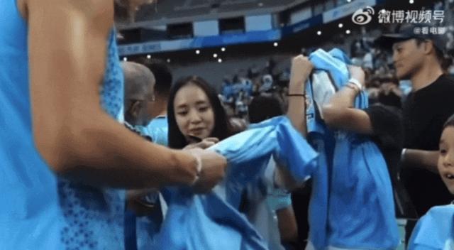 好久不见全智贤了，结婚多年还是那么恩爱？