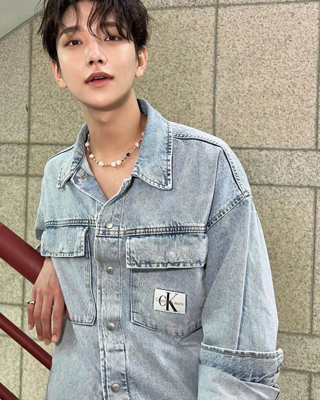 人气男团成员恋情曝光？竟然无时无刻不在与女友秀恩爱…