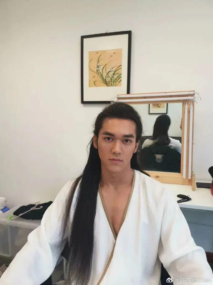 比姬发的胸更值得羡慕的是他的头发