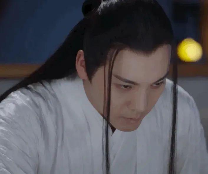 比姬发的胸更值得羡慕的是他的头发