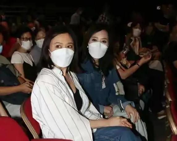 众星现身温拿告别演唱会 邱淑贞气质瞩目叶童笑容亲和