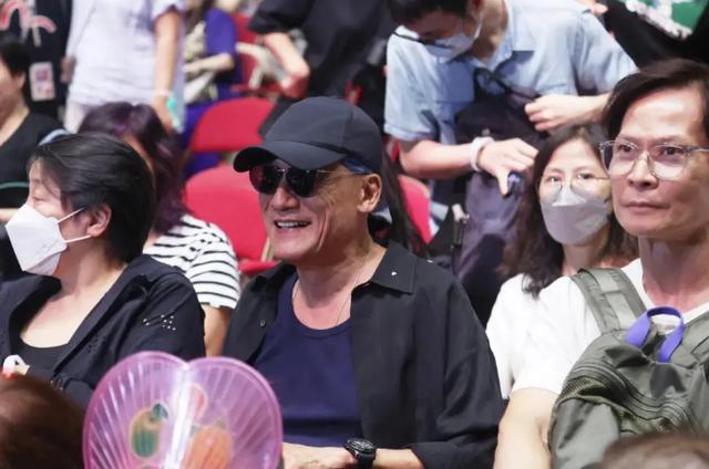 众星现身温拿告别演唱会 邱淑贞气质瞩目叶童笑容亲和