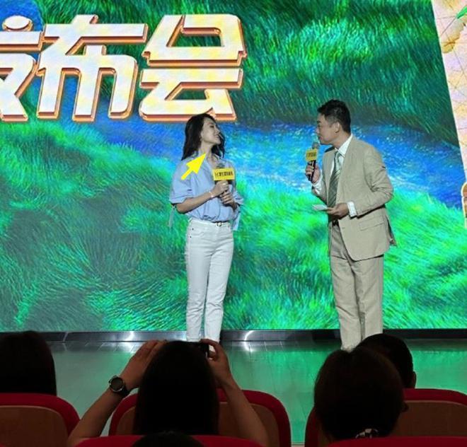 章子怡风波后露面下巴长到变形，踩10cm恨天高险站不稳