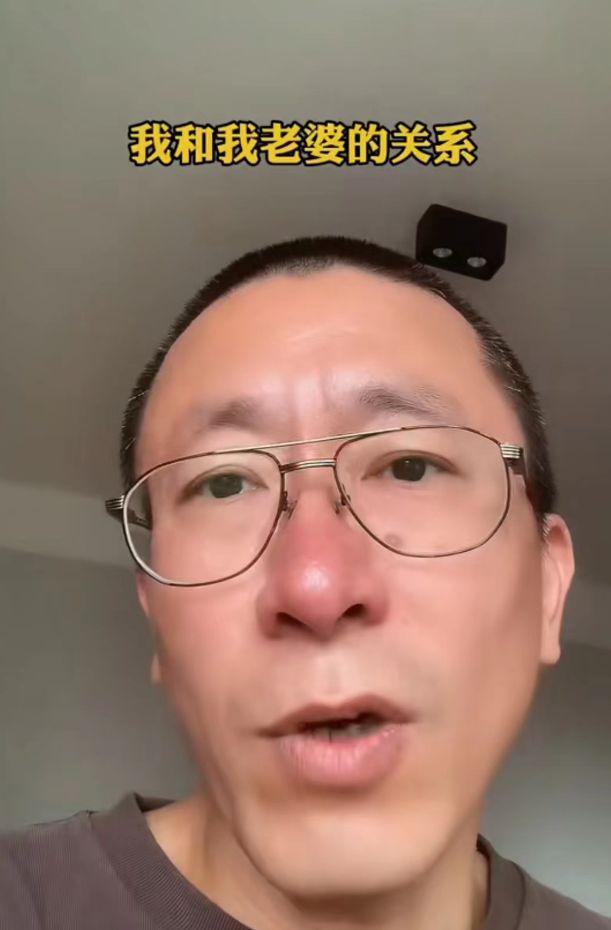 张咪女儿和丈夫离婚，男方自述是因为钱，将共同抚养女儿