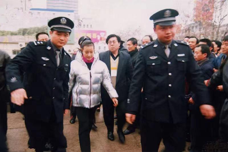 重振丫头教！71岁刘晓庆，返老还童…