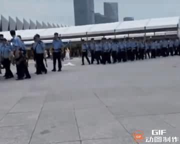 被蓝底白字通报的顶流