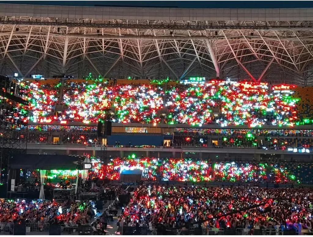 被蓝底白字通报的顶流