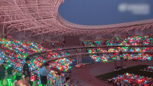 被蓝底白字通报的顶流