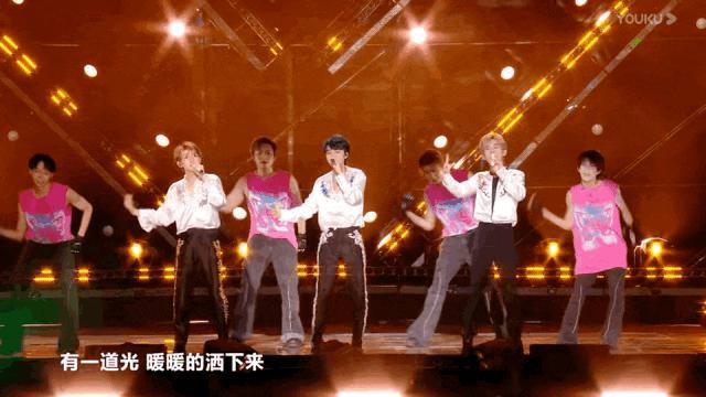 被蓝底白字通报的顶流