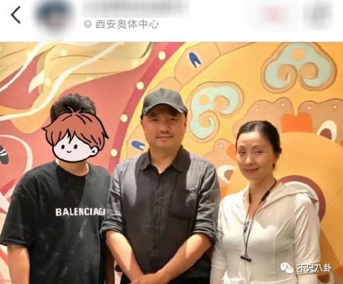 都说他们关系闹僵了？可昨天这个笑是怎么回事？