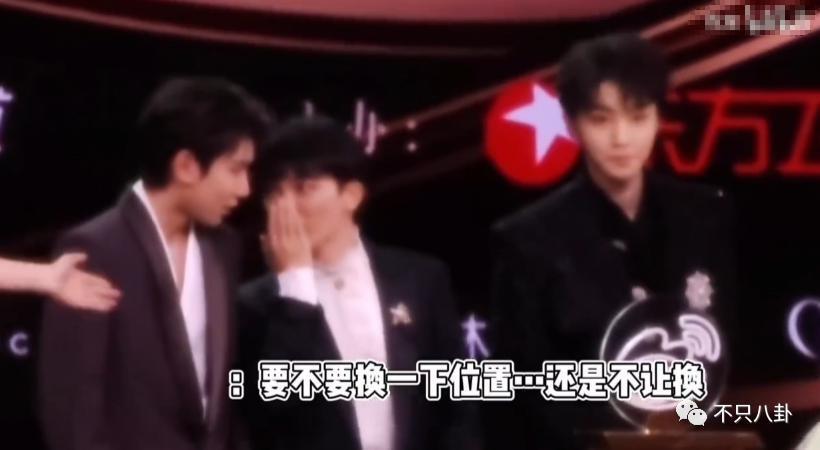 都说他们关系闹僵了？可昨天这个笑是怎么回事？