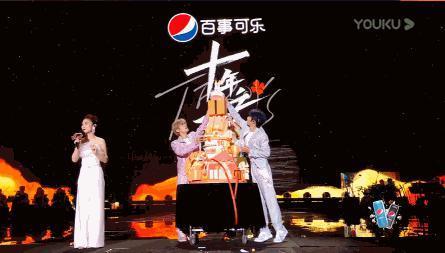 都说他们关系闹僵了？可昨天这个笑是怎么回事？
