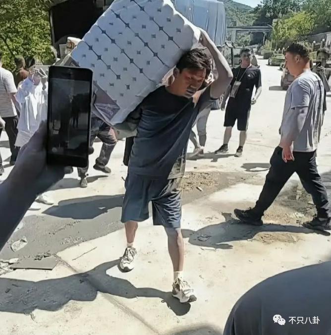看多了特权咖，内娱能不能多来点这样接地气的明星啊？