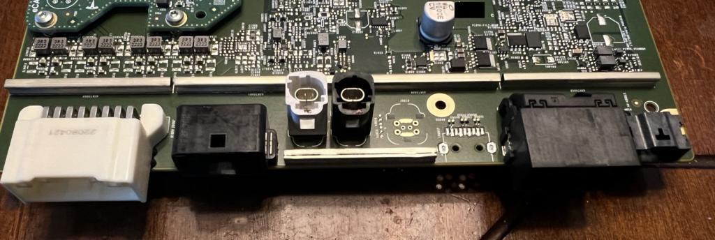 8G内存128GB存储组合,特斯拉 Model Y HW4硬件无法运行 Steam