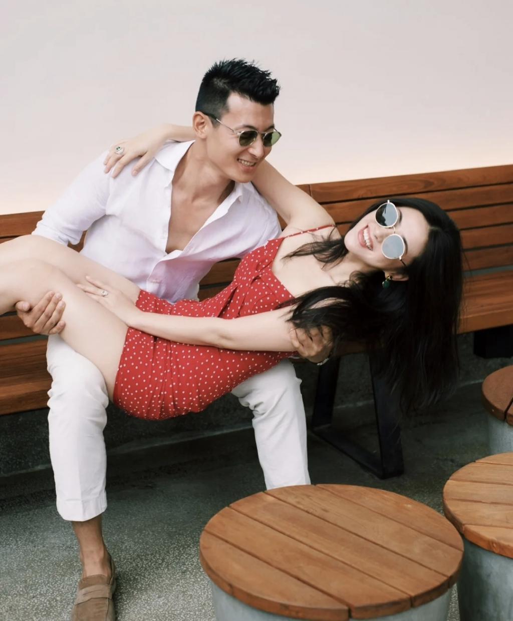 朱珠带娃看老公赛马，穿深V气质出众，老公被吐槽太拉胯配不上她