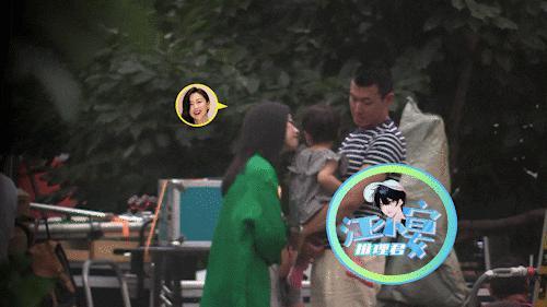 朱珠带娃看老公赛马，穿深V气质出众，老公被吐槽太拉胯配不上她