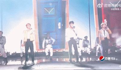 大瓜！三大顶流官宣开撕