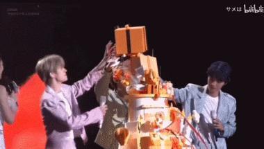大瓜！三大顶流官宣开撕