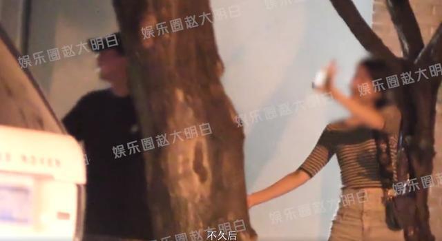 曝叶祖新带女友与李亚鹏聚餐 李亚鹏饭后在路边摊加餐
