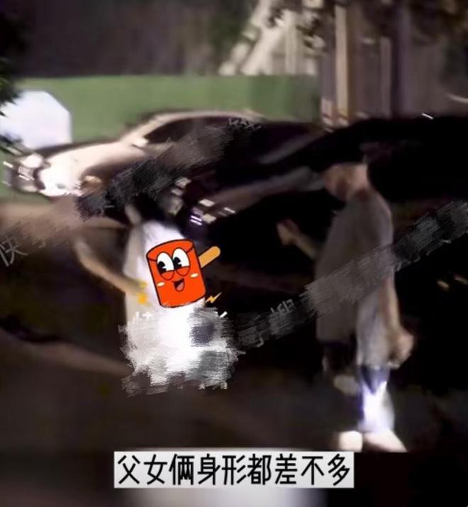 徐峥现身陪女儿看电影，徐小宝手舞足蹈超开心