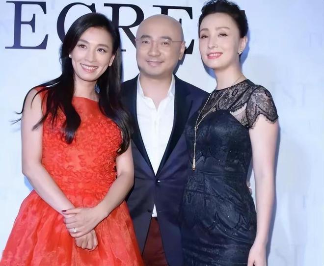 徐峥现身陪女儿看电影，徐小宝手舞足蹈超开心