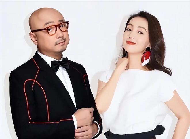 徐峥现身陪女儿看电影，徐小宝手舞足蹈超开心