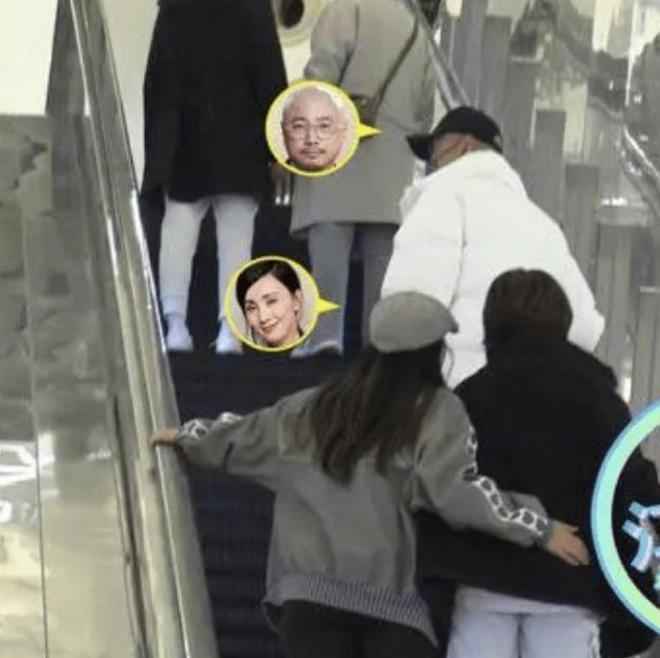 徐峥现身陪女儿看电影，徐小宝手舞足蹈超开心