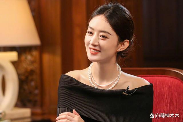 赵丽颖首次晒出儿子合影，穿搭行头不简单，想想穿百元鞋子